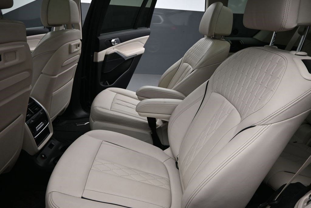 Used 2022 BMW X7 xDrive40i w/ Executive Package AWD/4WD image 17