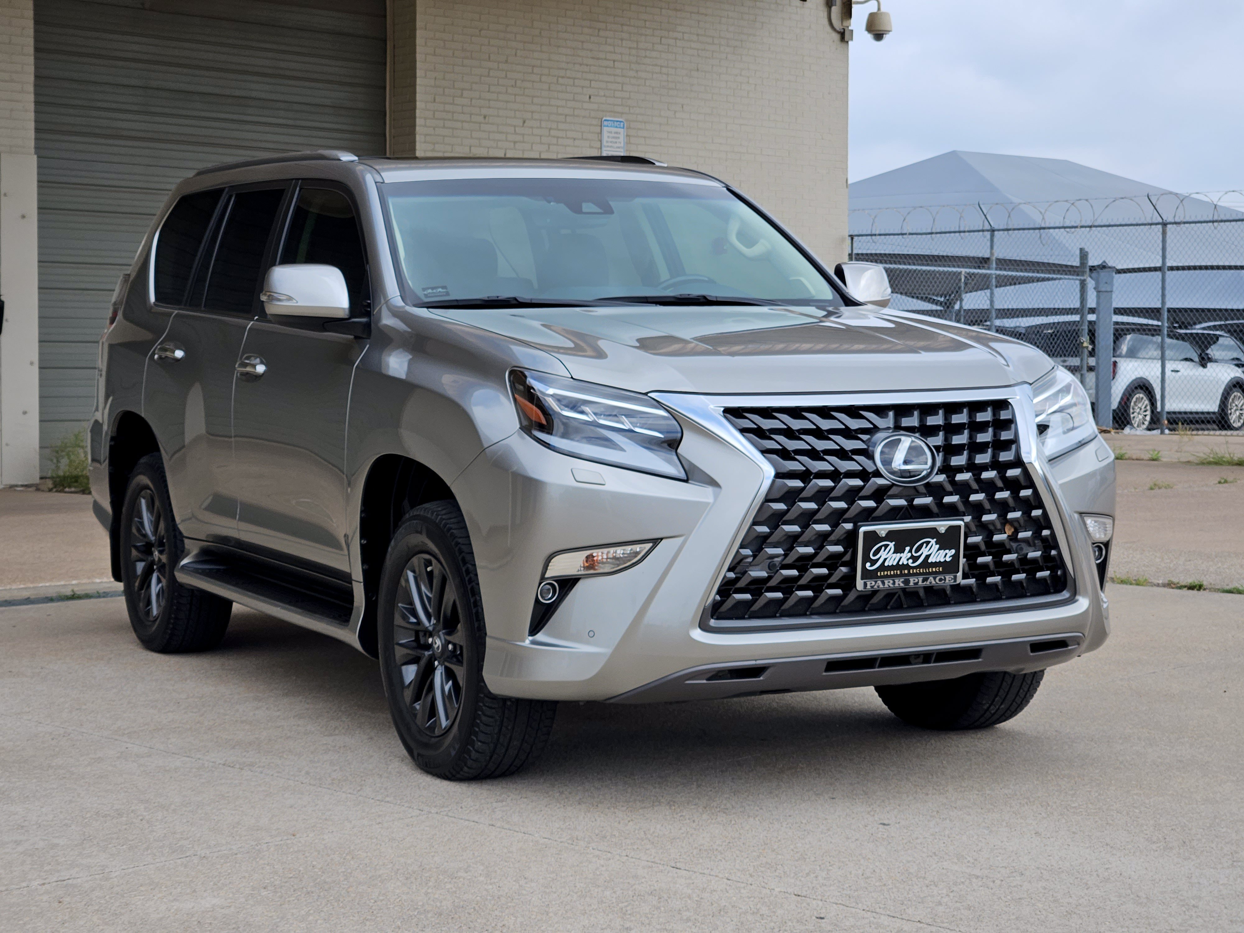 Used 2023 Lexus GX 460 Premium w/ Premium Package AWD/4WD image 3