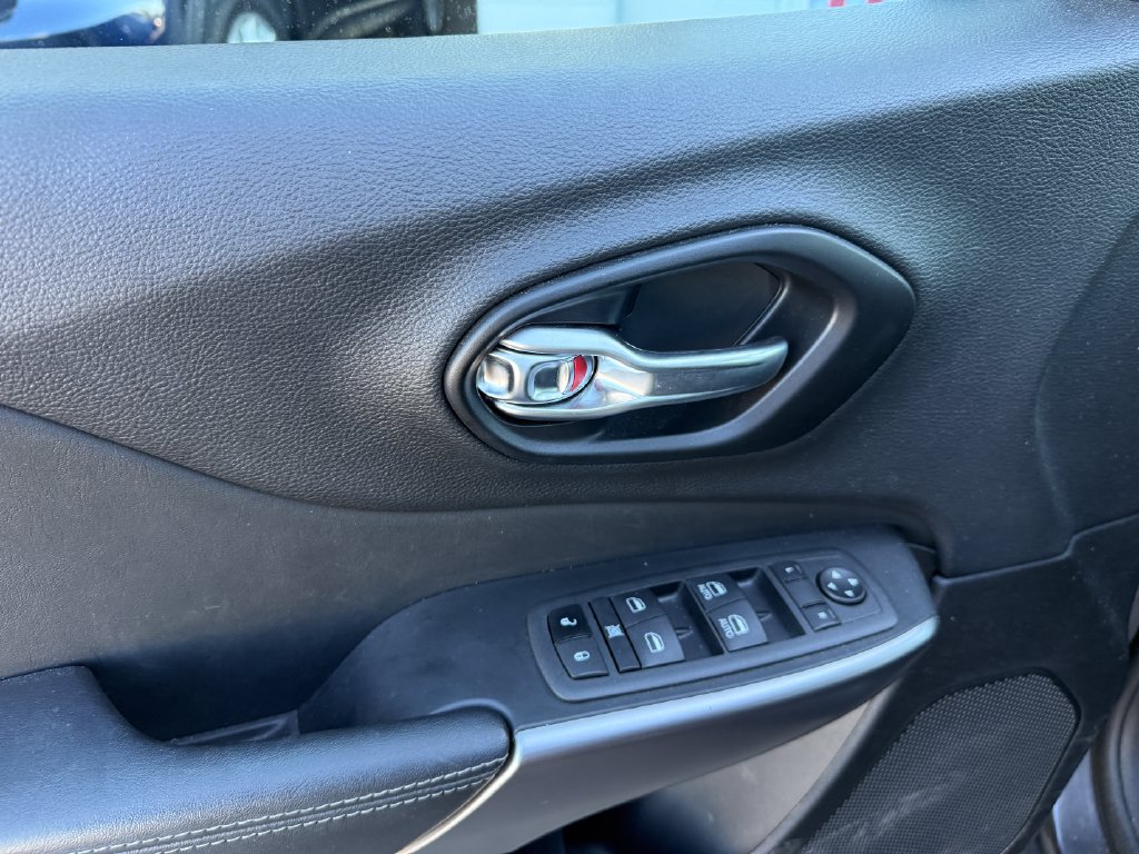 Used 2022 Jeep Cherokee Latitude Lux FWD image 22