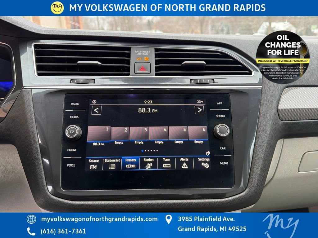 Used 2022 Volkswagen Tiguan SE w/ Panoramic Sunroof Package image 23