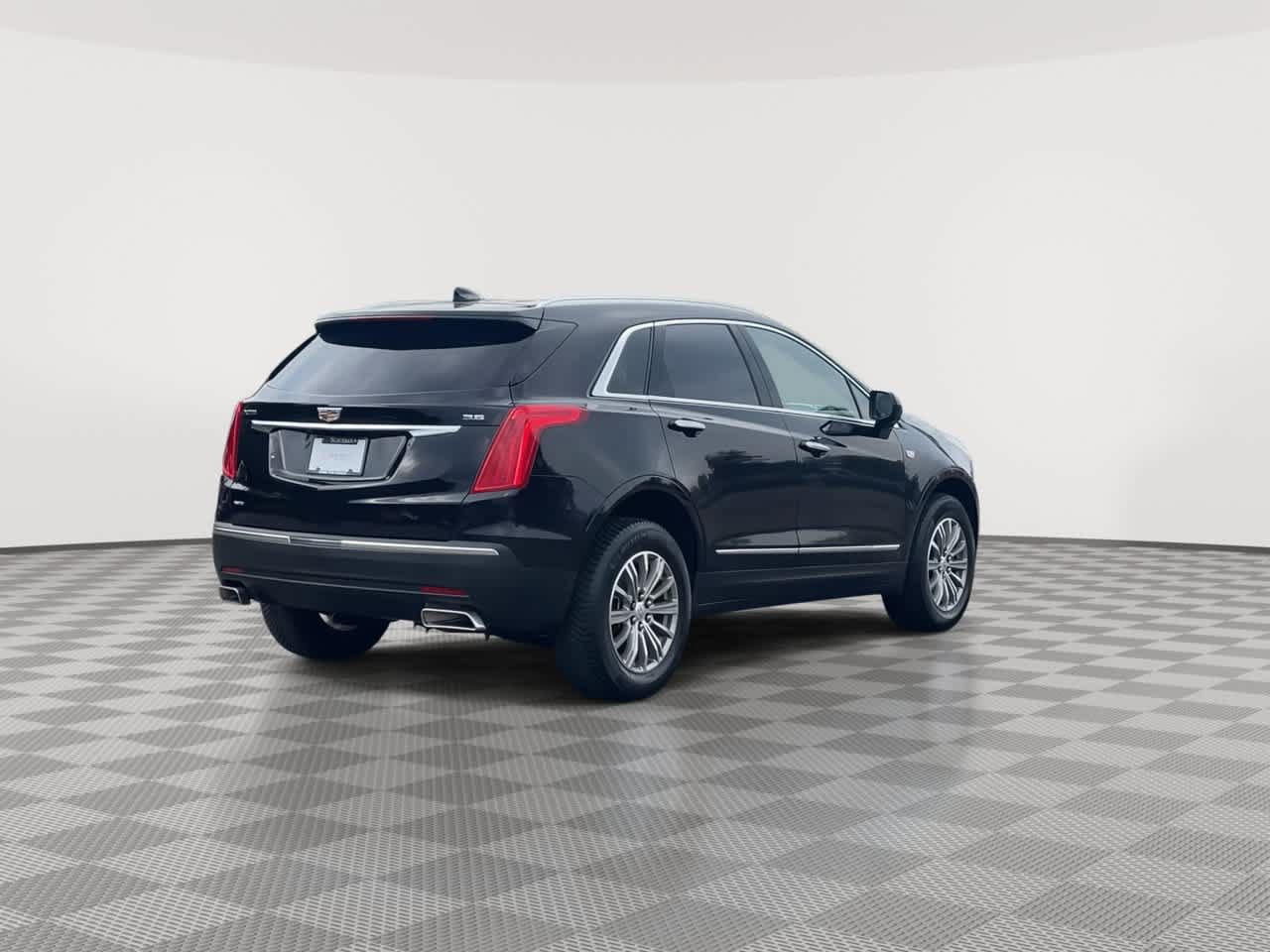 Used 2018 Cadillac XT5 Luxury w/ Driver Awareness Package AWD/4WD image 8