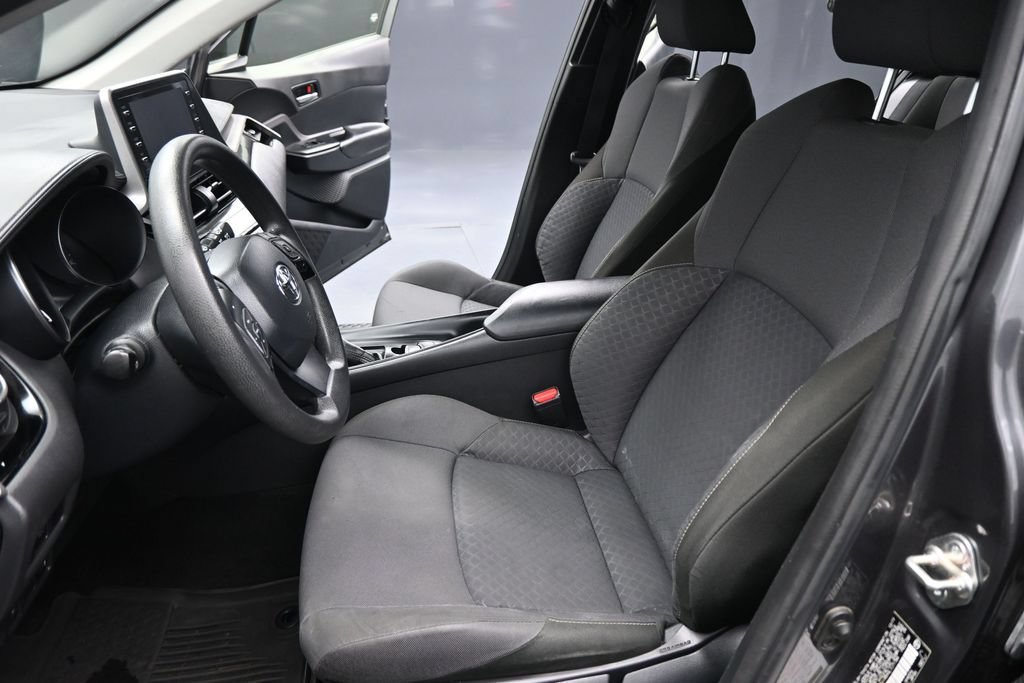 Used 2020 Toyota C-HR LE FWD image 10
