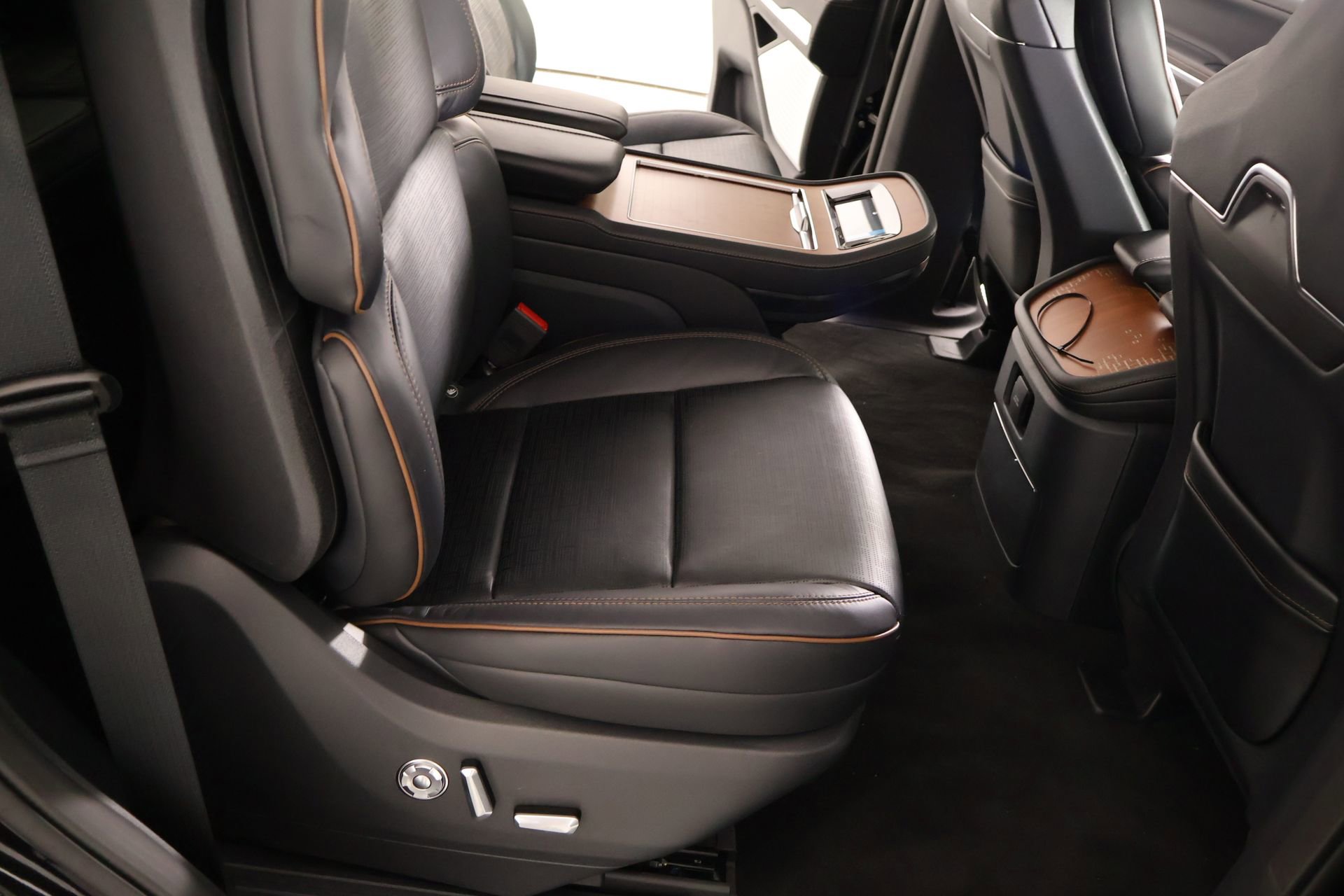 New 2026 Lincoln Navigator Black Label AWD/4WD image 14