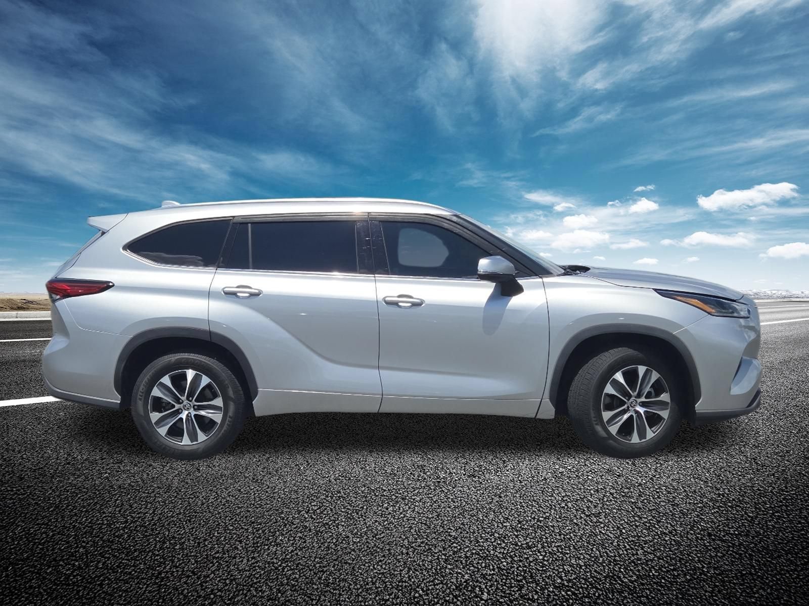 Used 2021 Toyota Highlander XLE FWD image 20