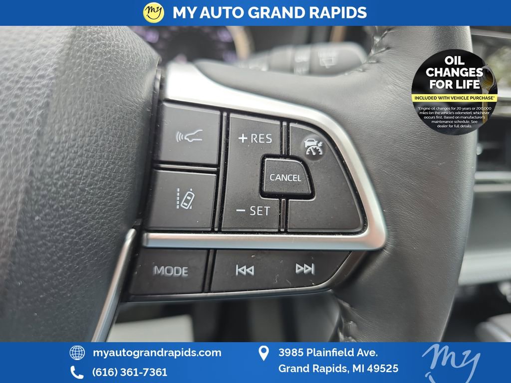Used 2023 Toyota Highlander LE AWD/4WD image 16