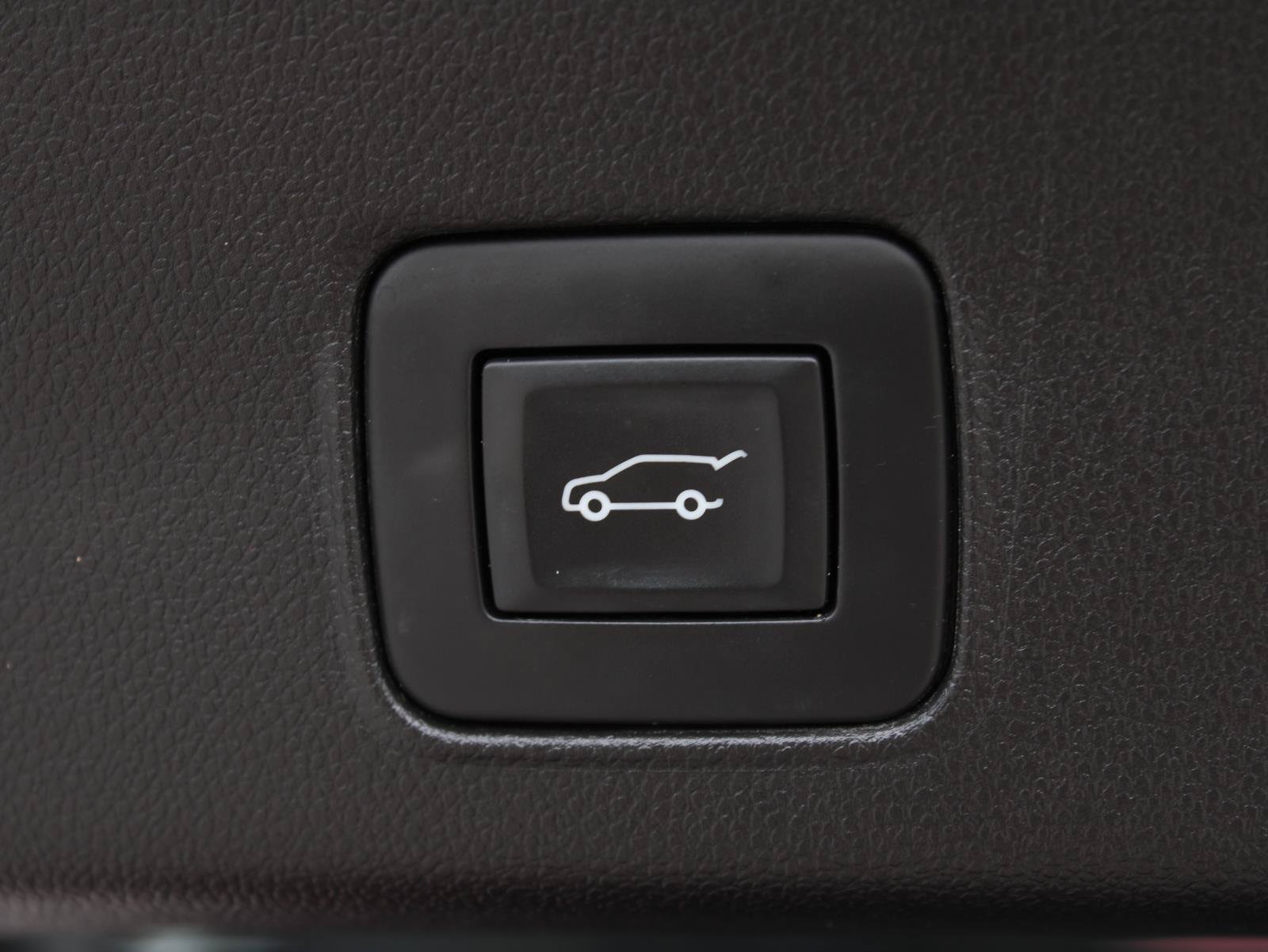 Used 2023 Chevrolet TrailBlazer RS w/ Sun and Liftgate Package AWD/4WD image 10