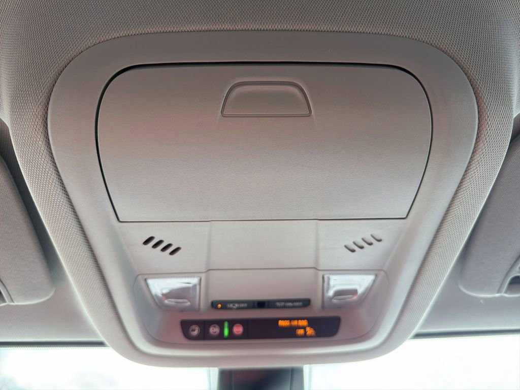 Used 2022 GMC Acadia SLE w/ LPO, Floor Liner Package image 23
