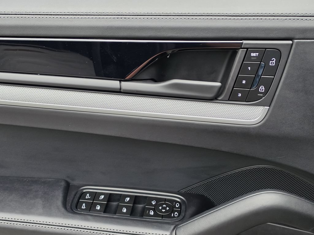 Certified 2026 Porsche Cayenne S AWD/4WD image 17
