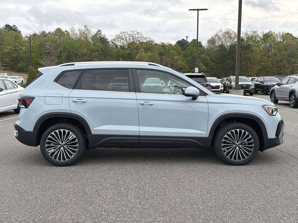 New 2026 Volkswagen Taos SE image 6