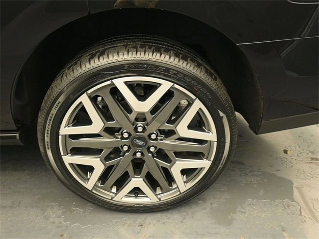 New 2025 Ford Expedition Platinum w/ Platinum Ultimate Package image 9