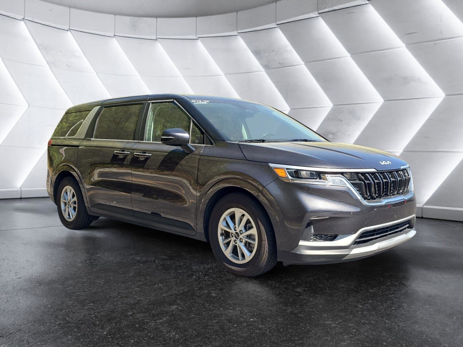 Used 2024 Kia Carnival LX image 7