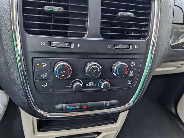 Used 2020 Dodge Grand Caravan SE w/ UConnect Hands-Free Group FWD image 24
