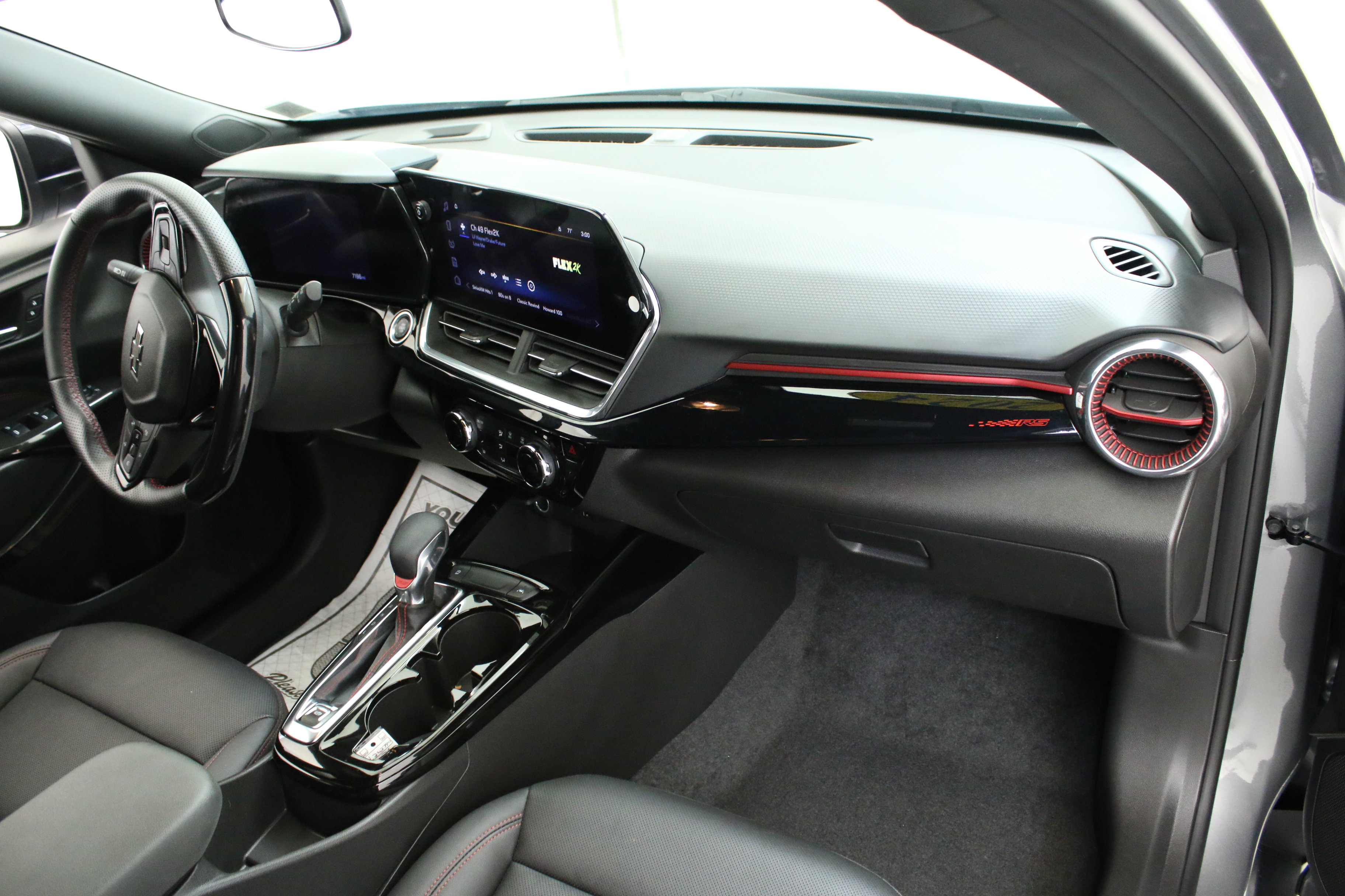 Used 2024 Chevrolet Trax RS w/ Driver Confidence Package FWD image 25