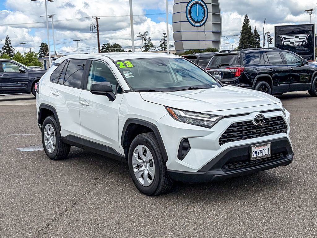 Used 2023 Toyota RAV4 LE AWD/4WD image 5