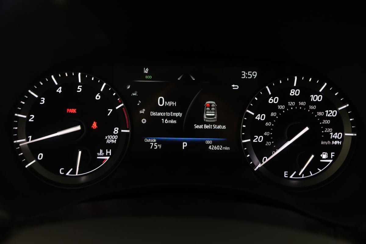 Used 2021 Toyota Highlander XLE AWD/4WD image 20