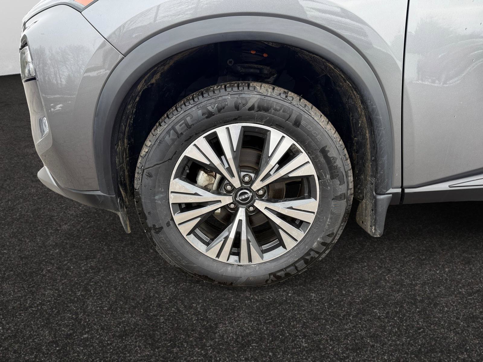 Used 2023 Nissan Rogue SV AWD/4WD image 14