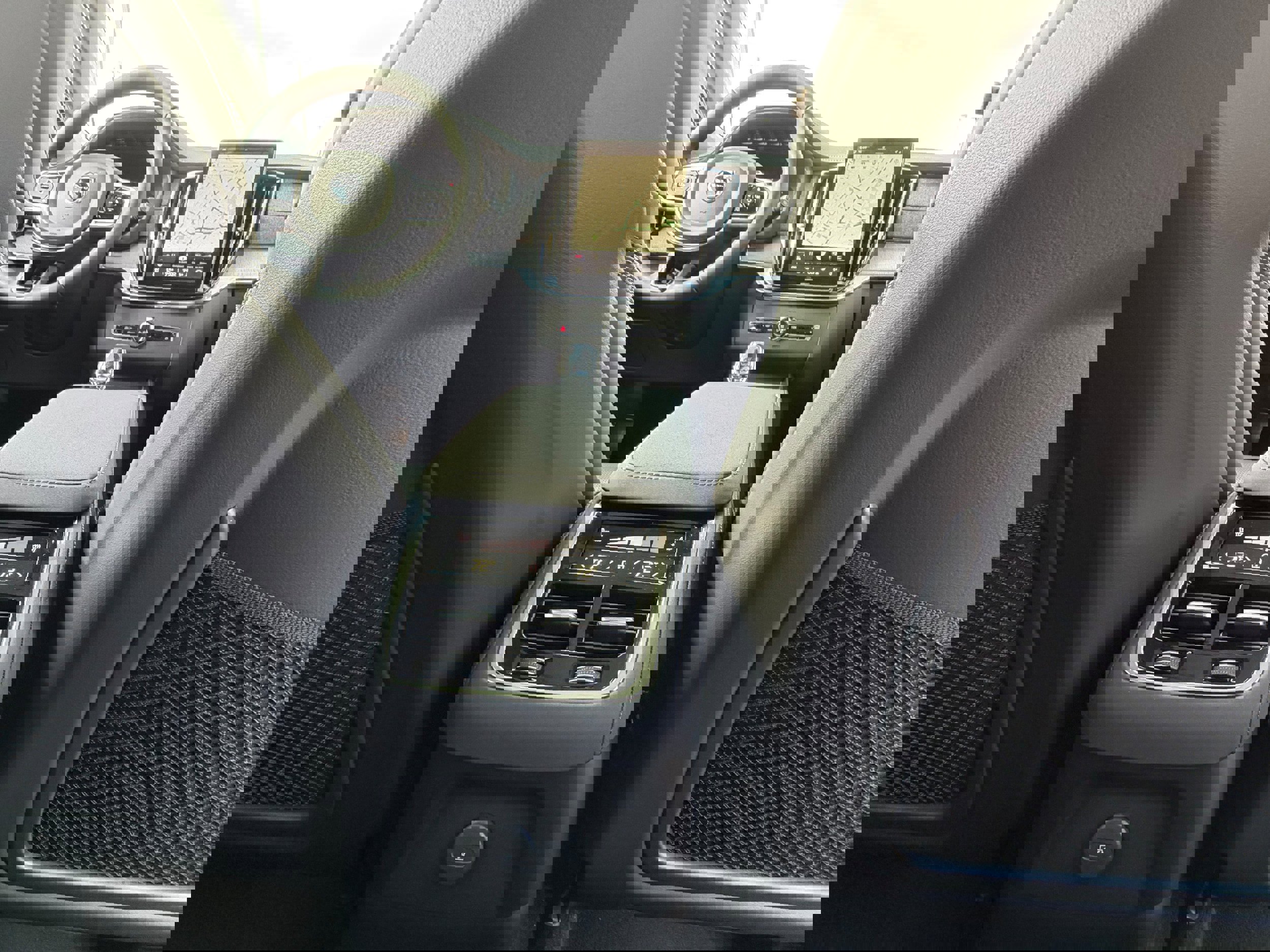 New 2026 Volvo XC90 T8 Ultra w/ Protection Package Premier image 12