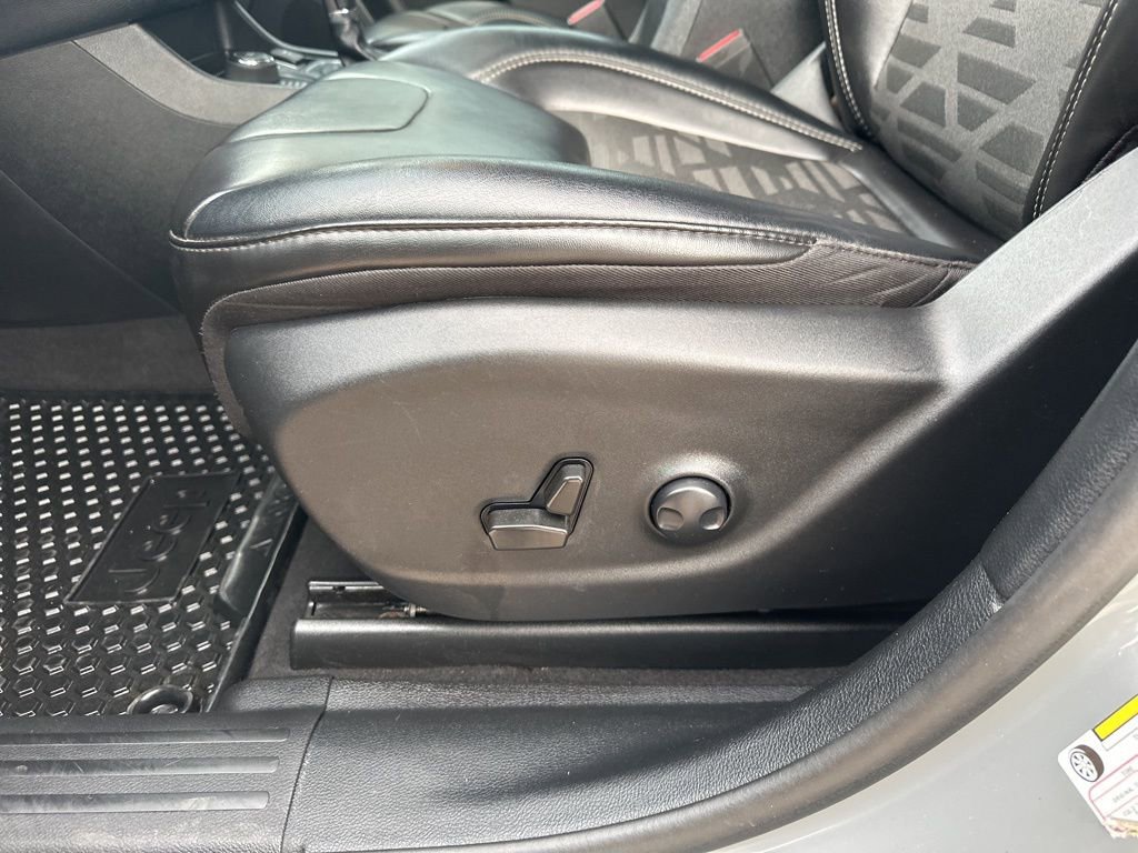 Used 2022 Jeep Cherokee Latitude AWD/4WD image 13