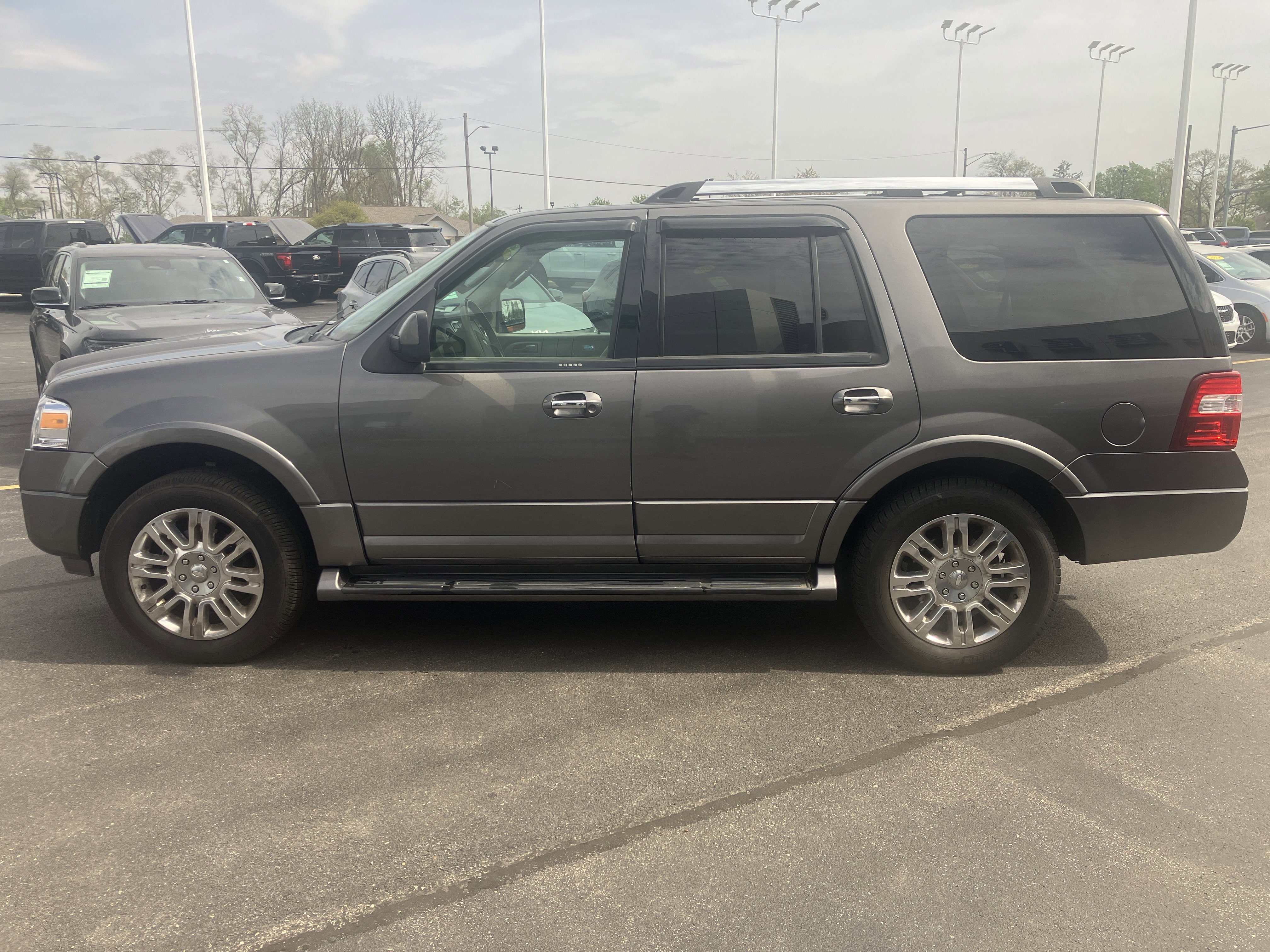 Used 2011 Ford Expedition Limited AWD/4WD image 4