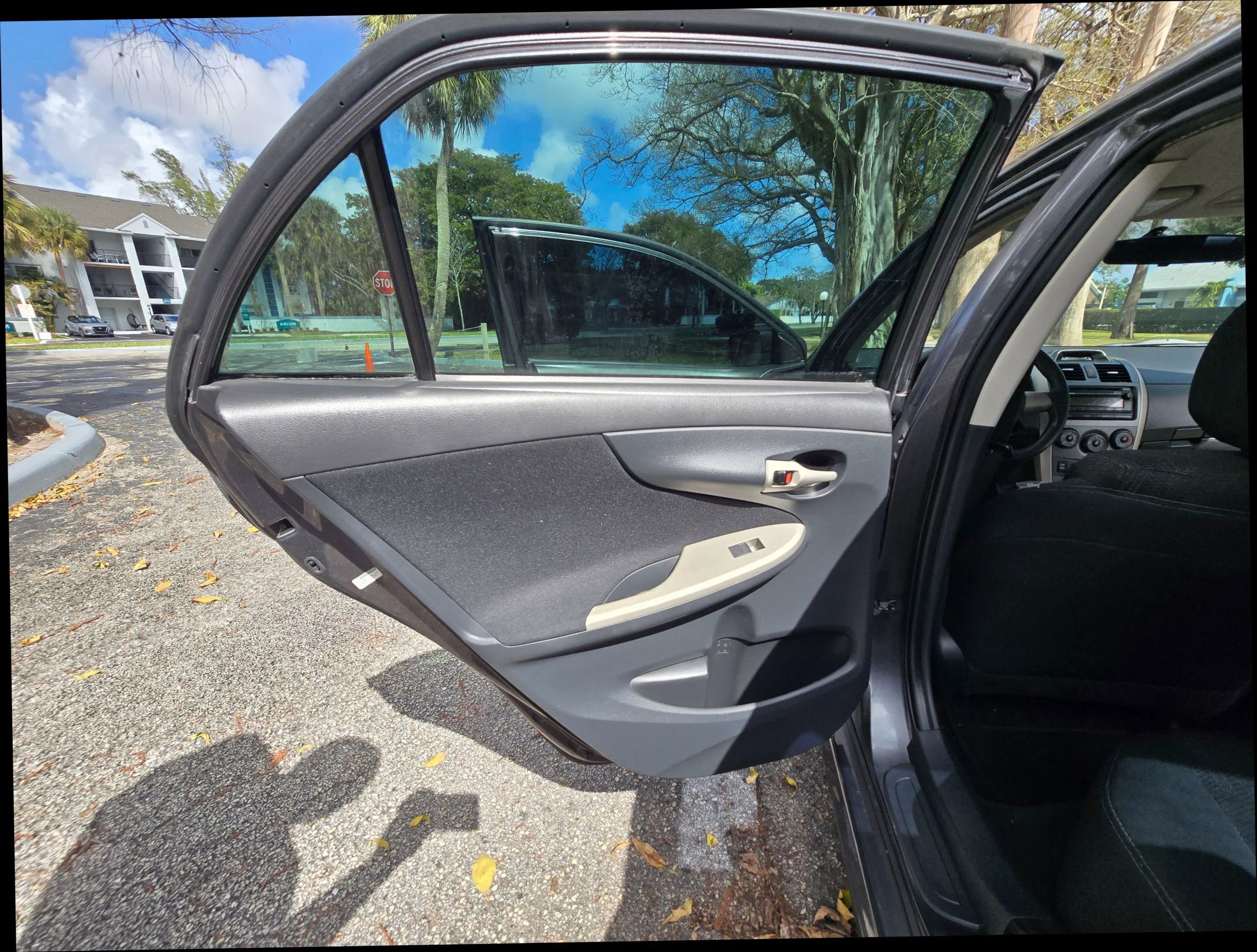 Used 2012 Toyota Corolla S image 28