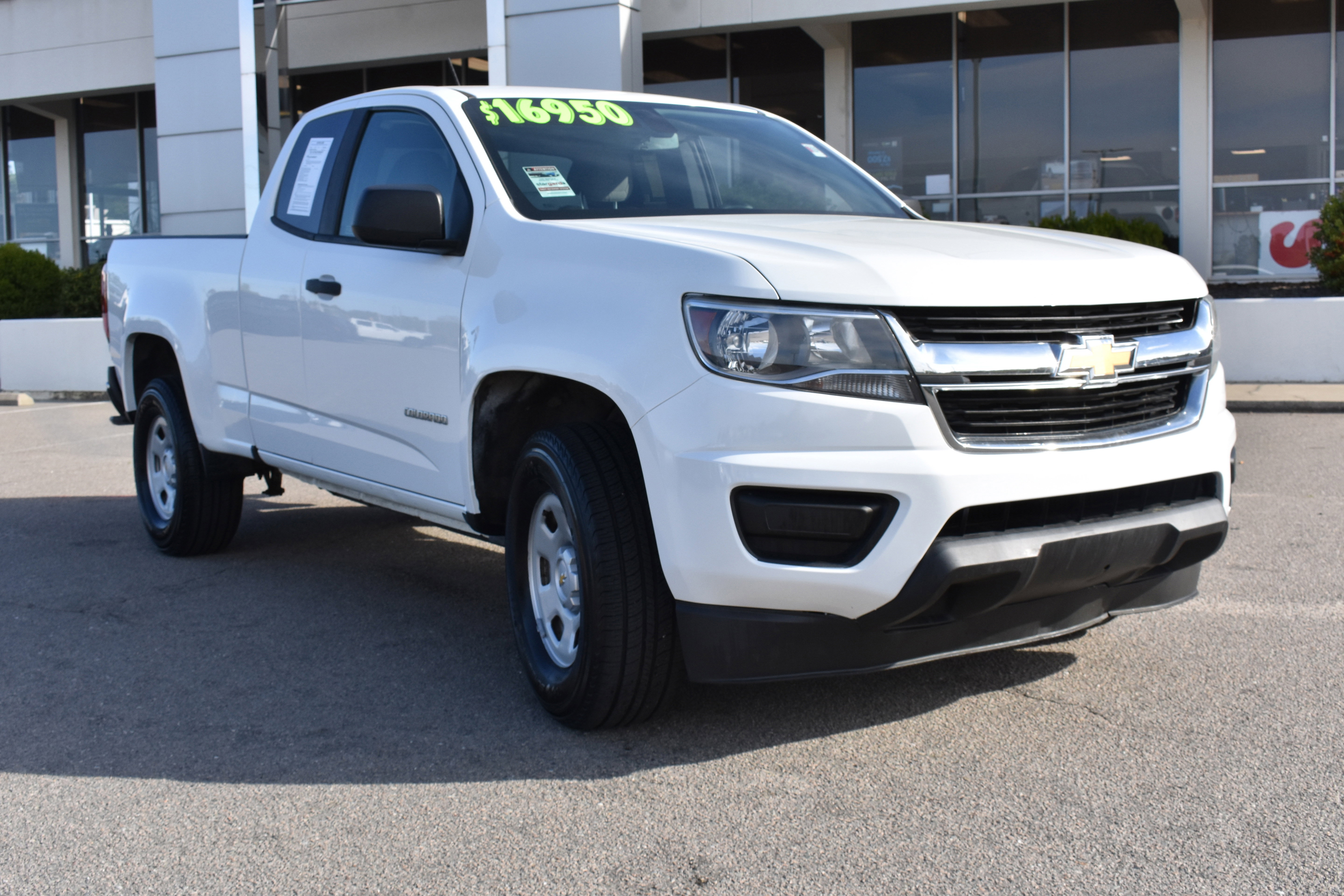 Used 2020 Chevrolet Colorado W/T image 2