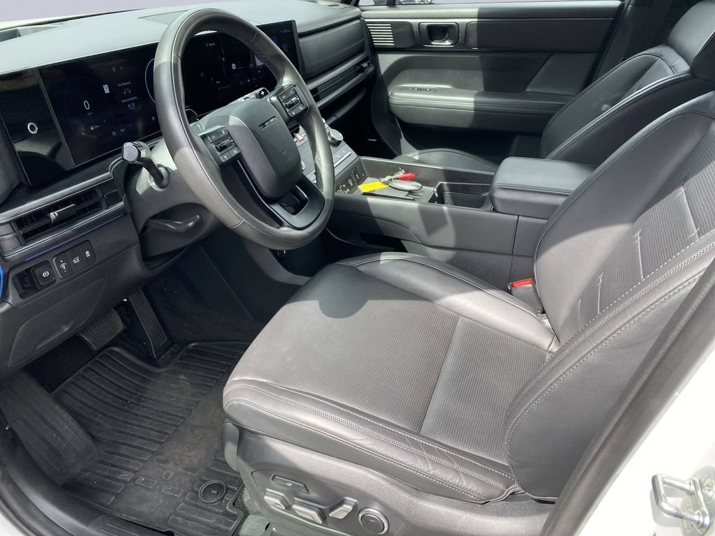 Used 2024 Hyundai Santa Fe Calligraphy FWD image 10