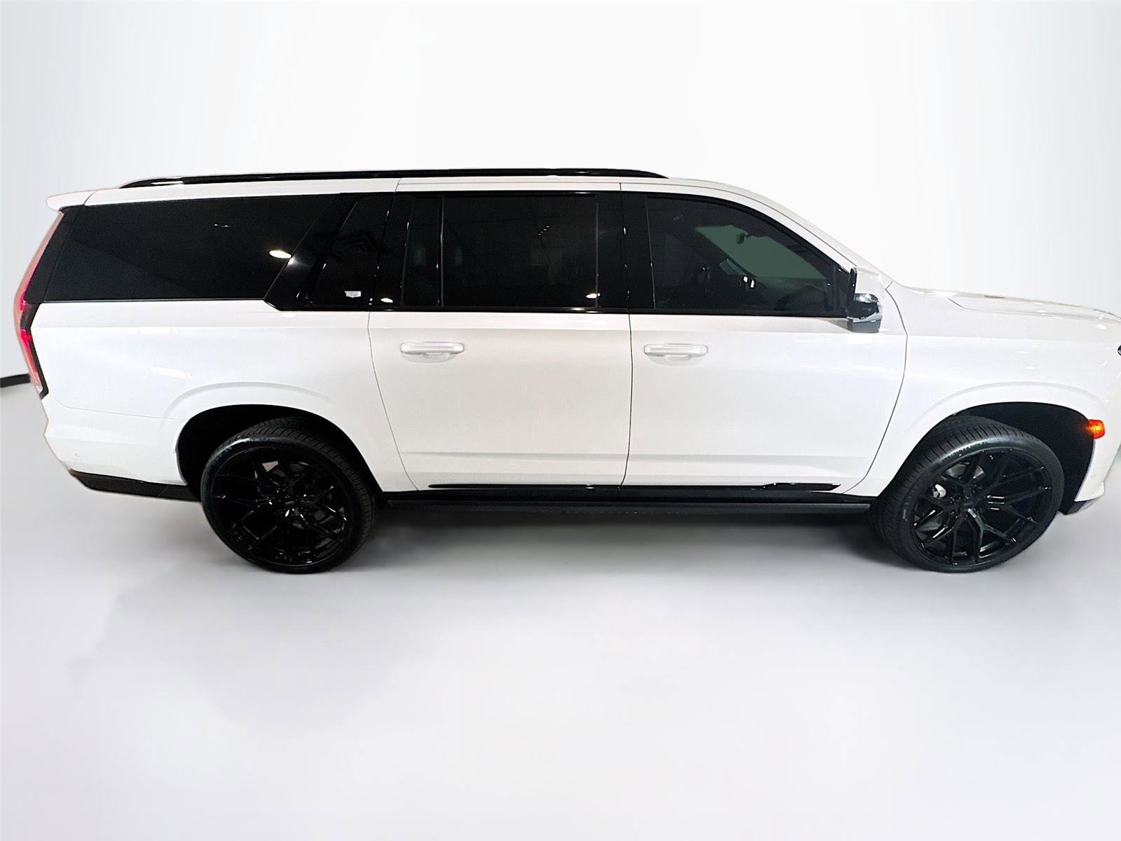 Used 2023 Cadillac Escalade ESV Sport Platinum w/ LPO, ONYX Package AWD/4WD image 36