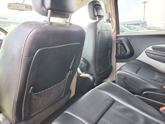 Used 2013 Chrysler Town & Country Touring FWD image 13