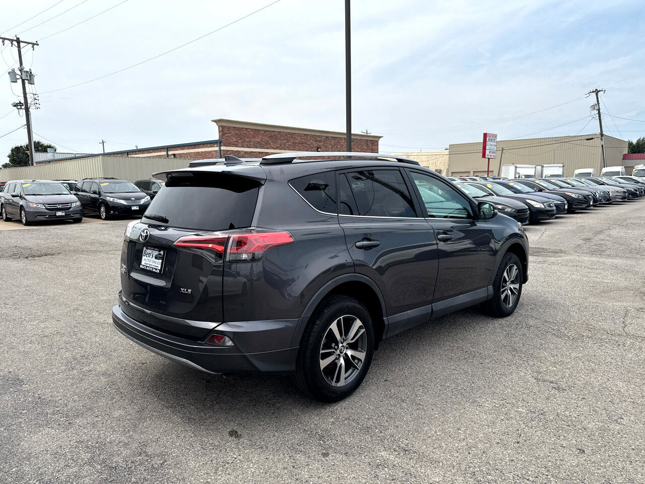 Used 2017 Toyota RAV4 XLE image 6