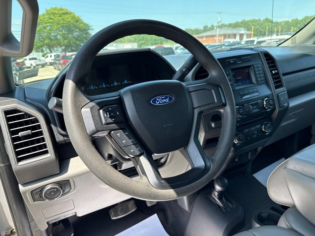 Used 2017 Ford F550 4x4 Regular Cab Super Duty image 23