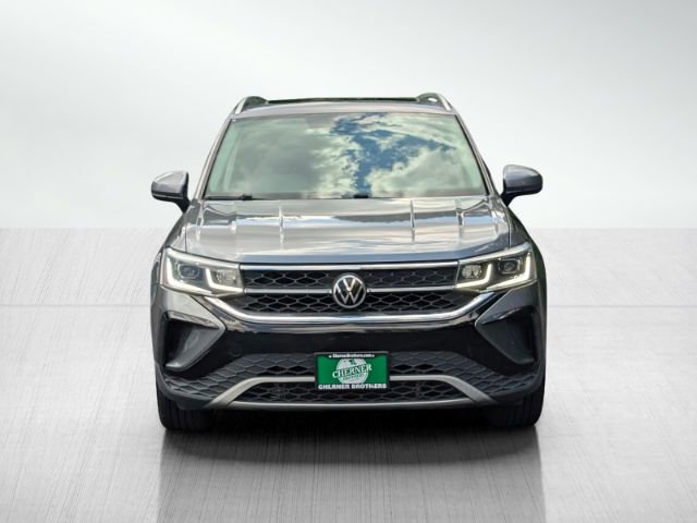 Used 2022 Volkswagen Taos SEL w/ Panoramic Sunroof Package image 2