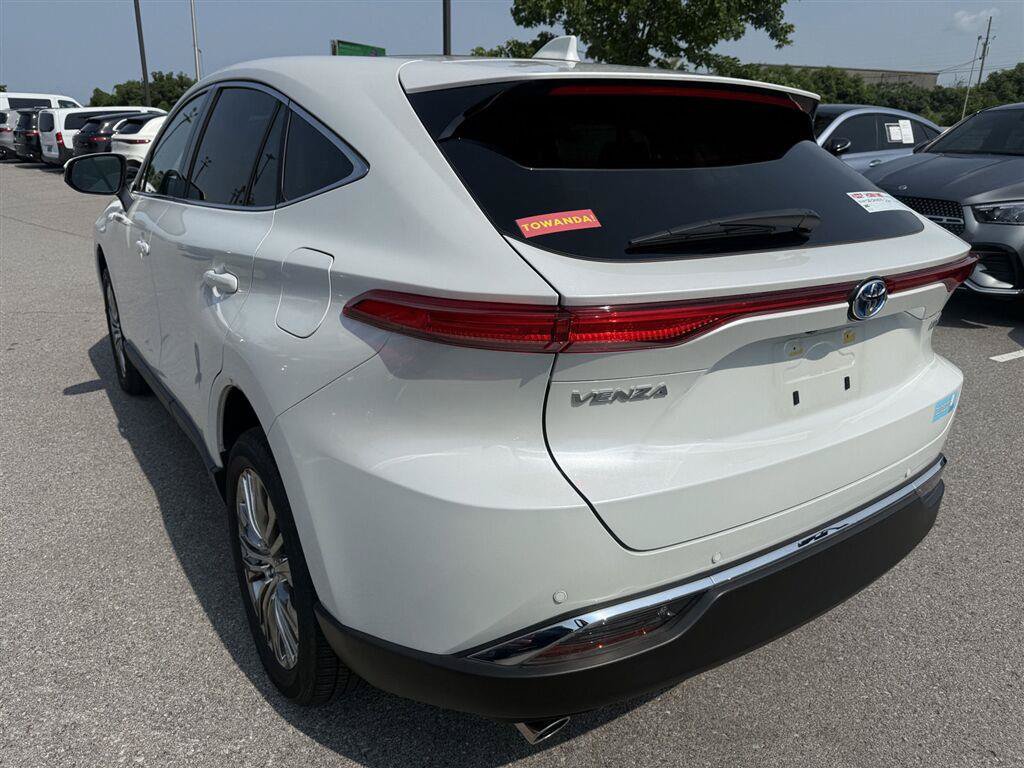Used 2024 Toyota Venza Limited AWD/4WD image 7