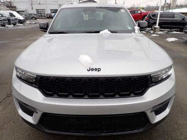 New 2025 Jeep Grand Cherokee Altitude image 10