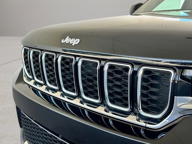 Used 2024 Jeep Grand Cherokee Limited image 2
