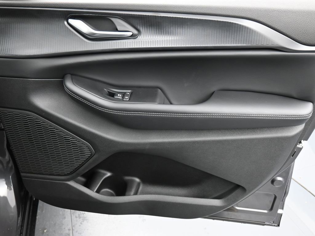 New 2025 Jeep Grand Cherokee Altitude image 18