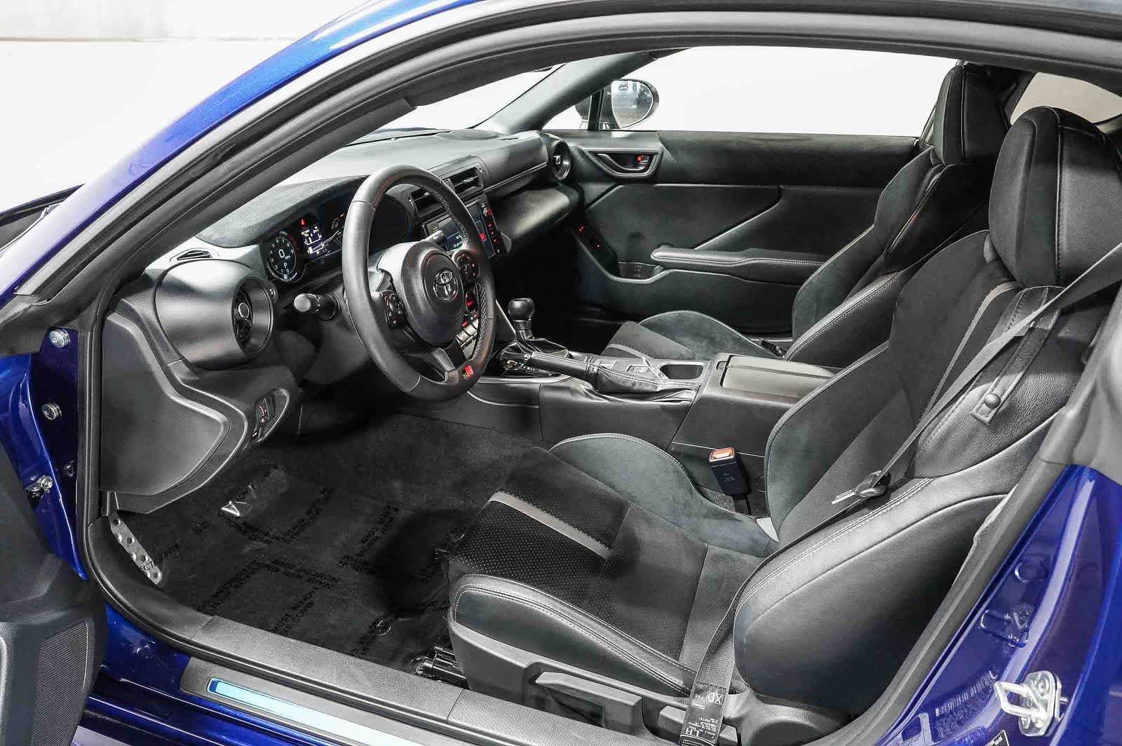 Certified 2025 Toyota GR86 Premium w/ ALL Weather Mat Package (TMS) RWD image 17