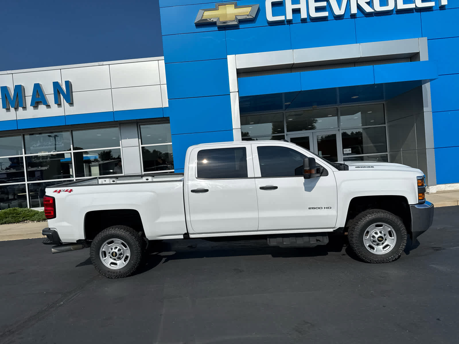 Used 2019 Chevrolet Silverado 2500 W/T w/ WT Convenience Package AWD/4WD image 3
