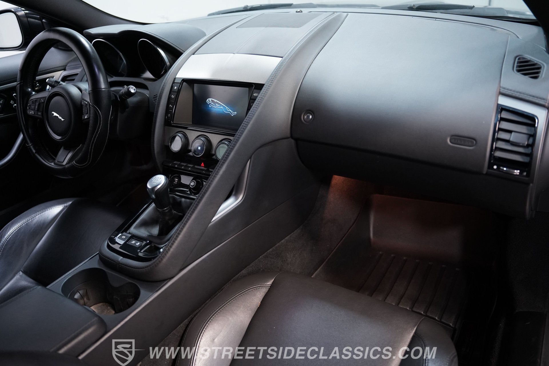 Used 2016 Jaguar F-TYPE Coupe RWD image 39