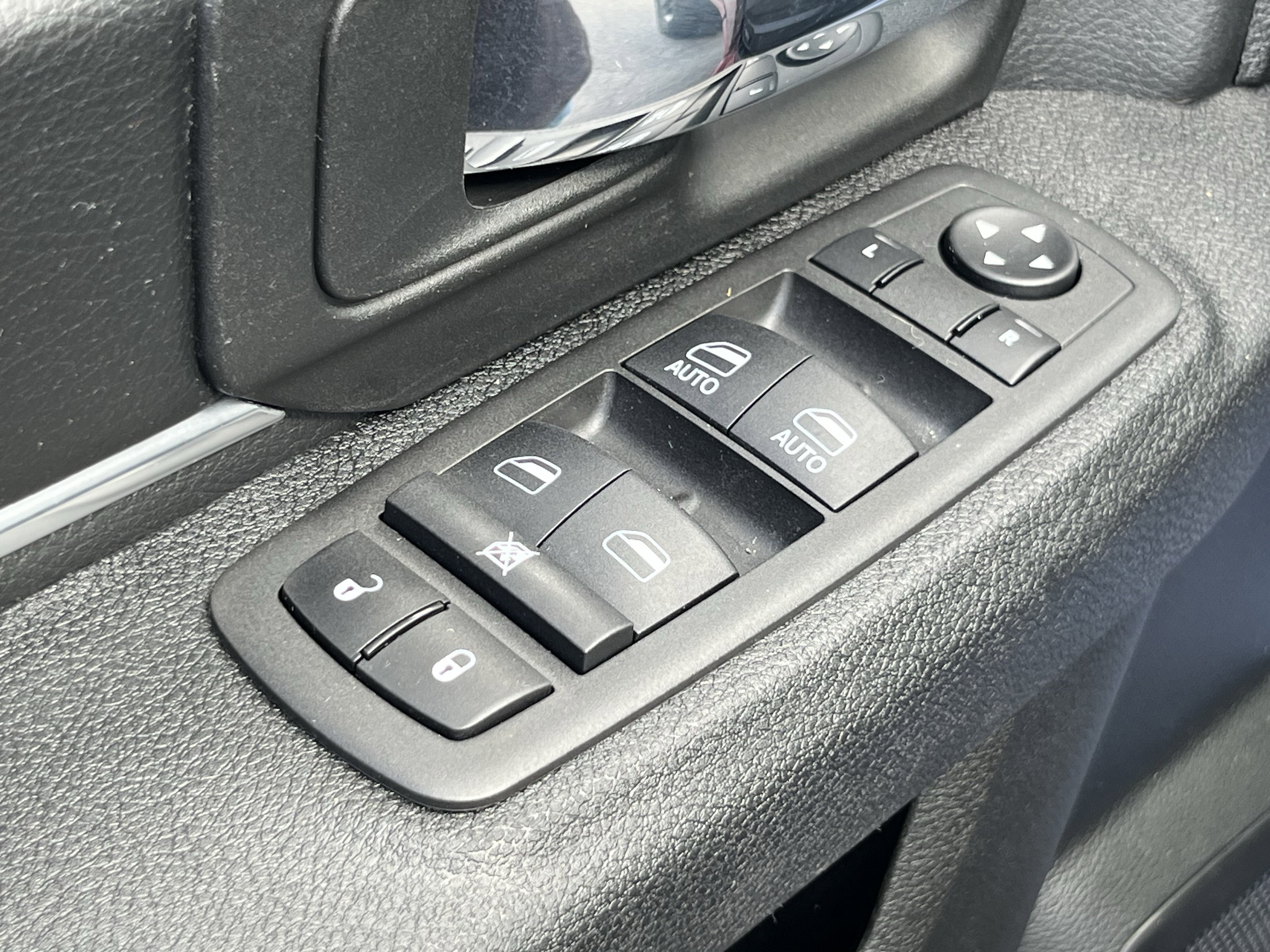 Used 2022 RAM 1500 Classic Warlock AWD/4WD image 18