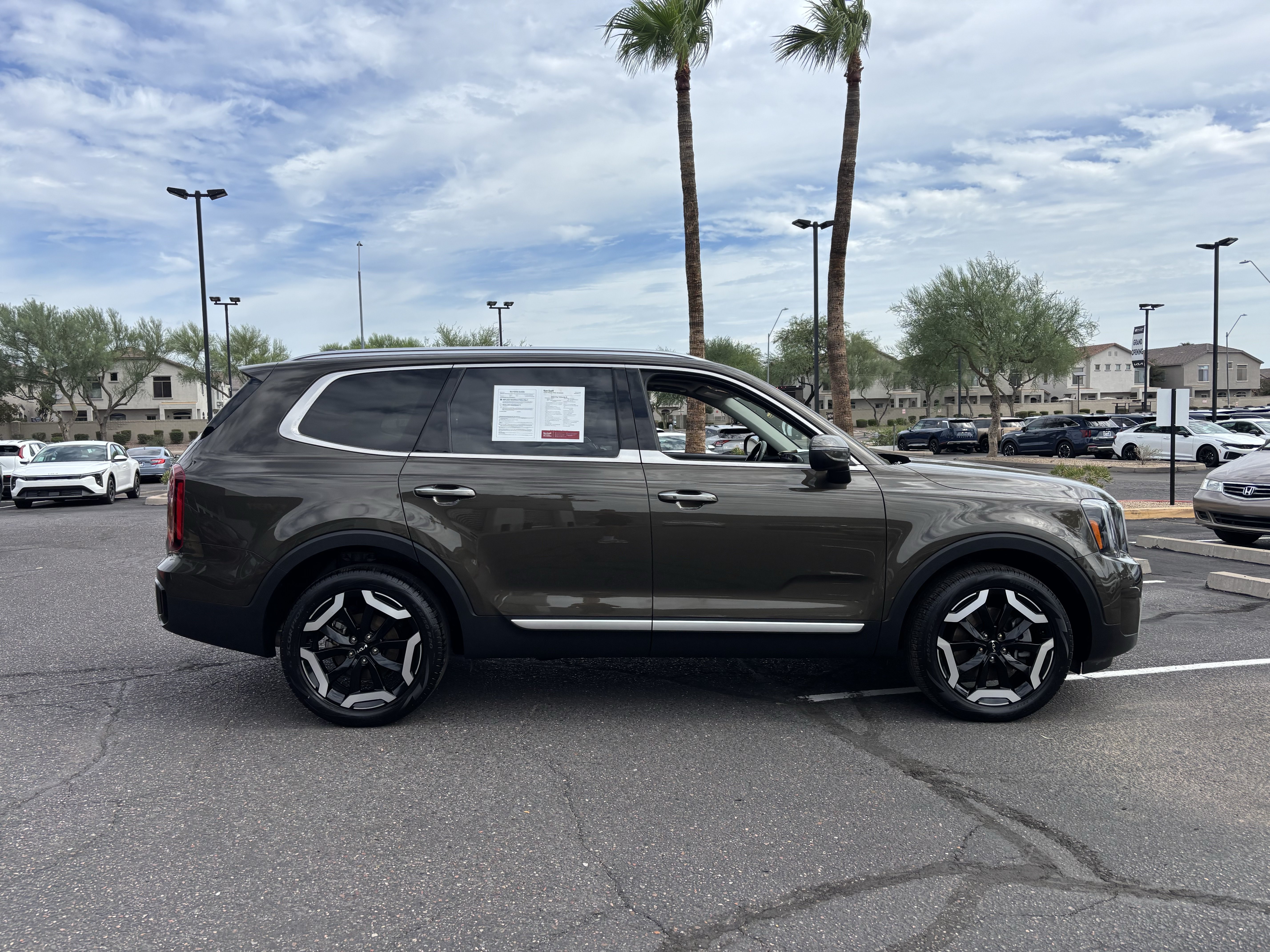Certified 2025 Kia Telluride S AWD/4WD image 2