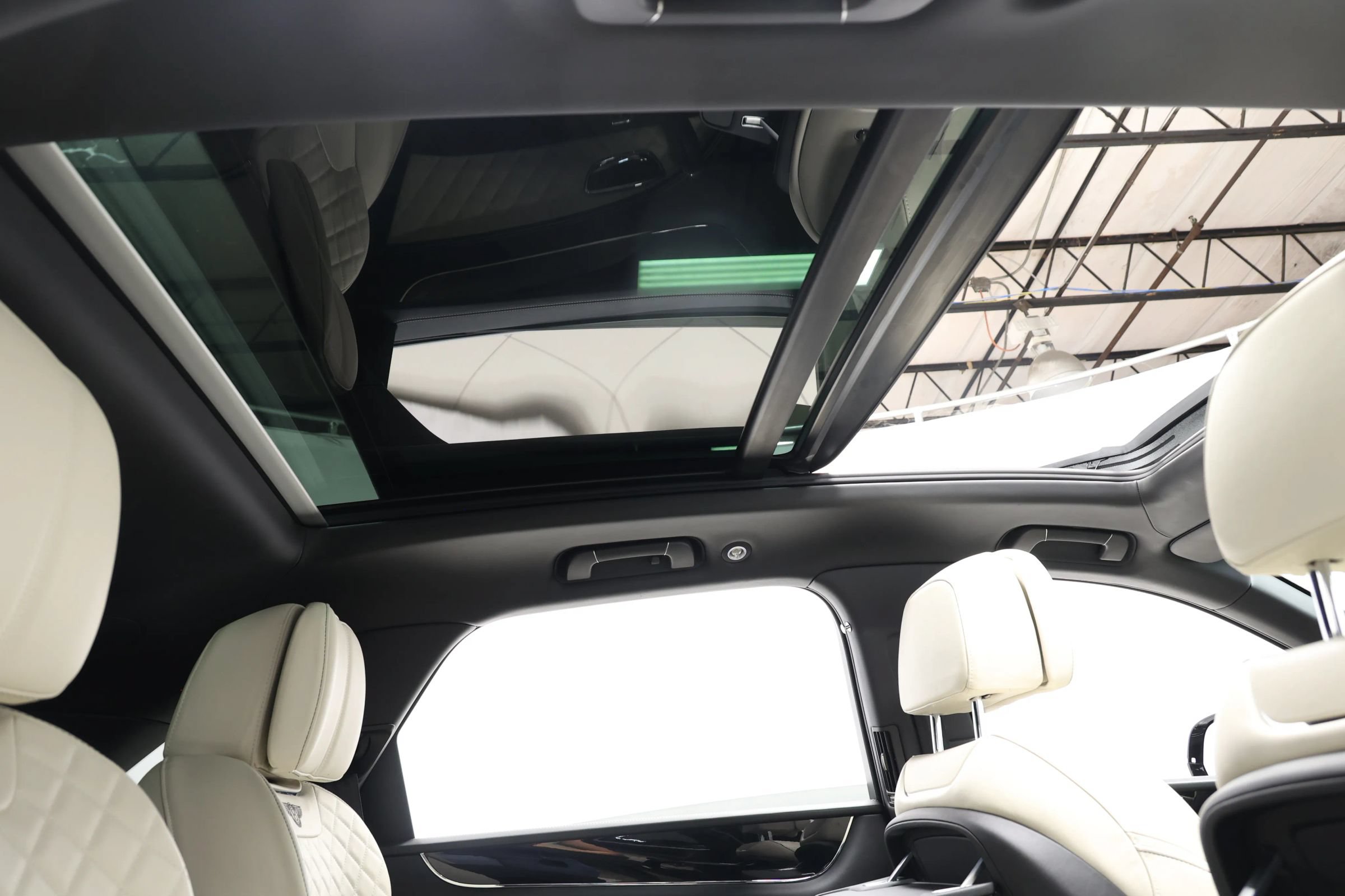 Used 2017 Bentley Bentayga AWD/4WD image 83