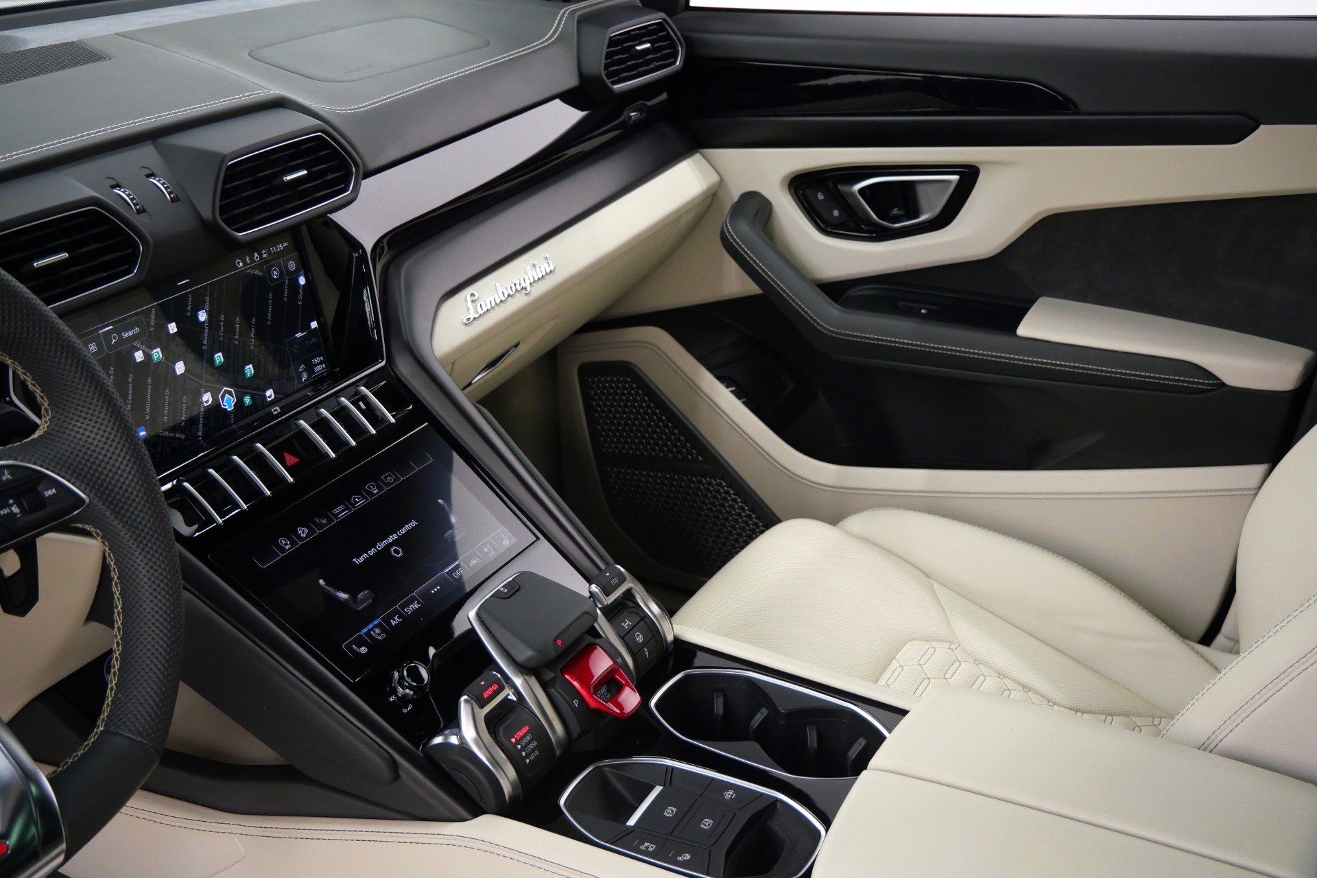 Used 2022 Lamborghini Urus AWD/4WD image 42