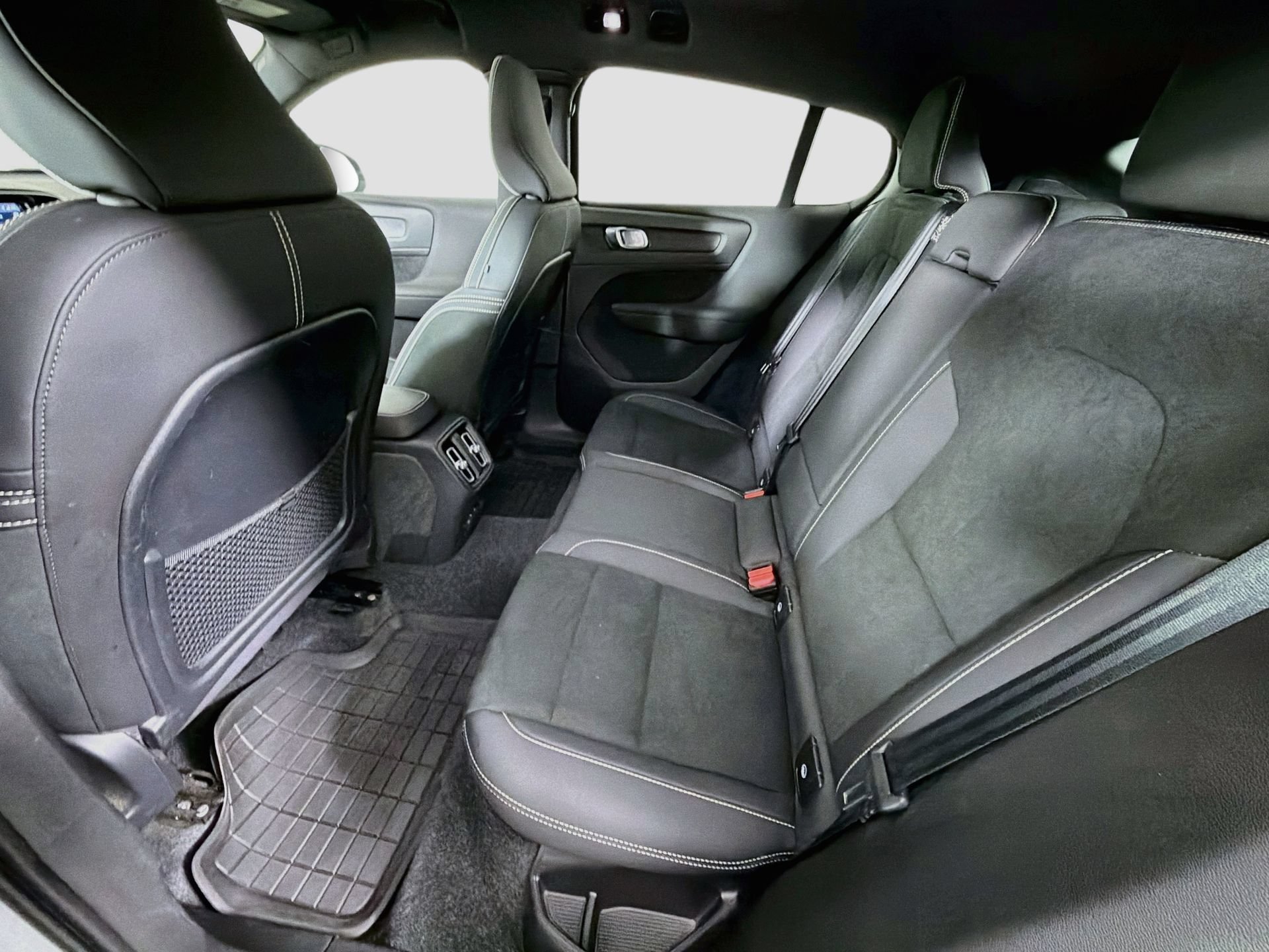 Certified 2023 Volvo C40 P8 Recharge Ultimate w/ Protection Package Premier AWD/4WD image 27