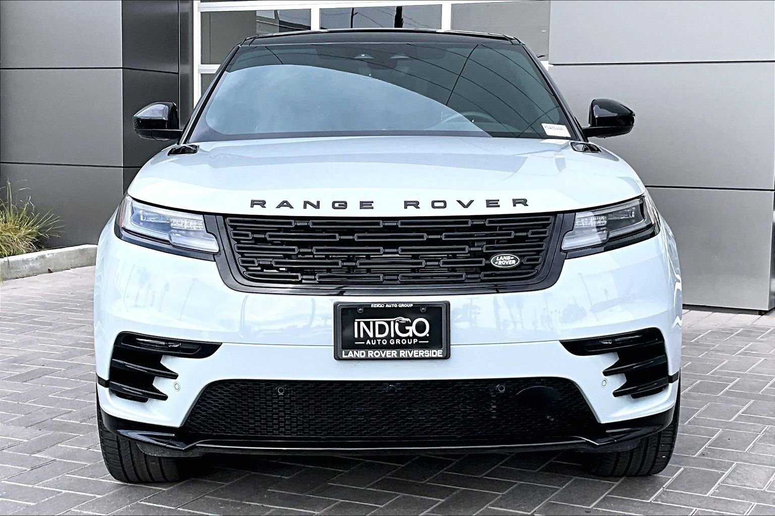 Certified 2025 Land Rover Range Rover Velar Dynamic SE image 2