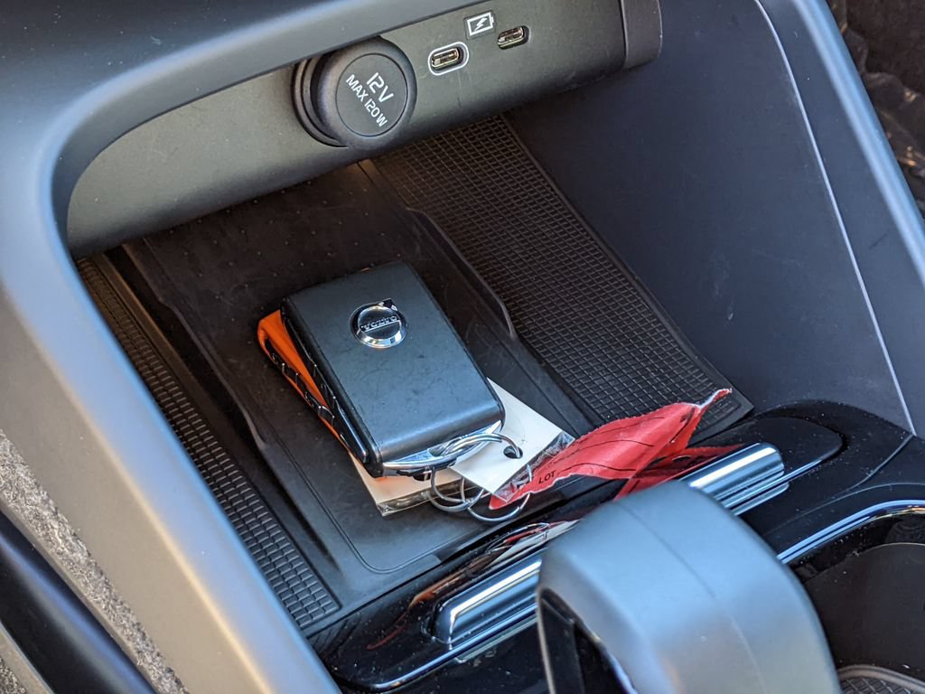 Certified 2023 Volvo XC40 Recharge Ultimate AWD/4WD image 19