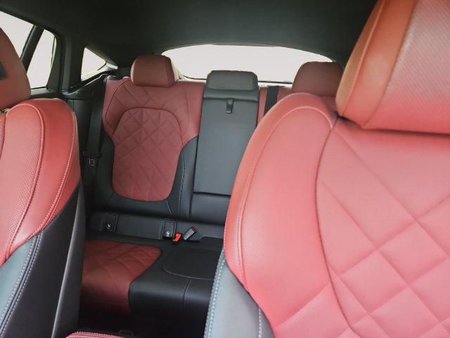 Certified 2025 BMW X6 xDrive40i w/ Premium Package AWD/4WD image 13