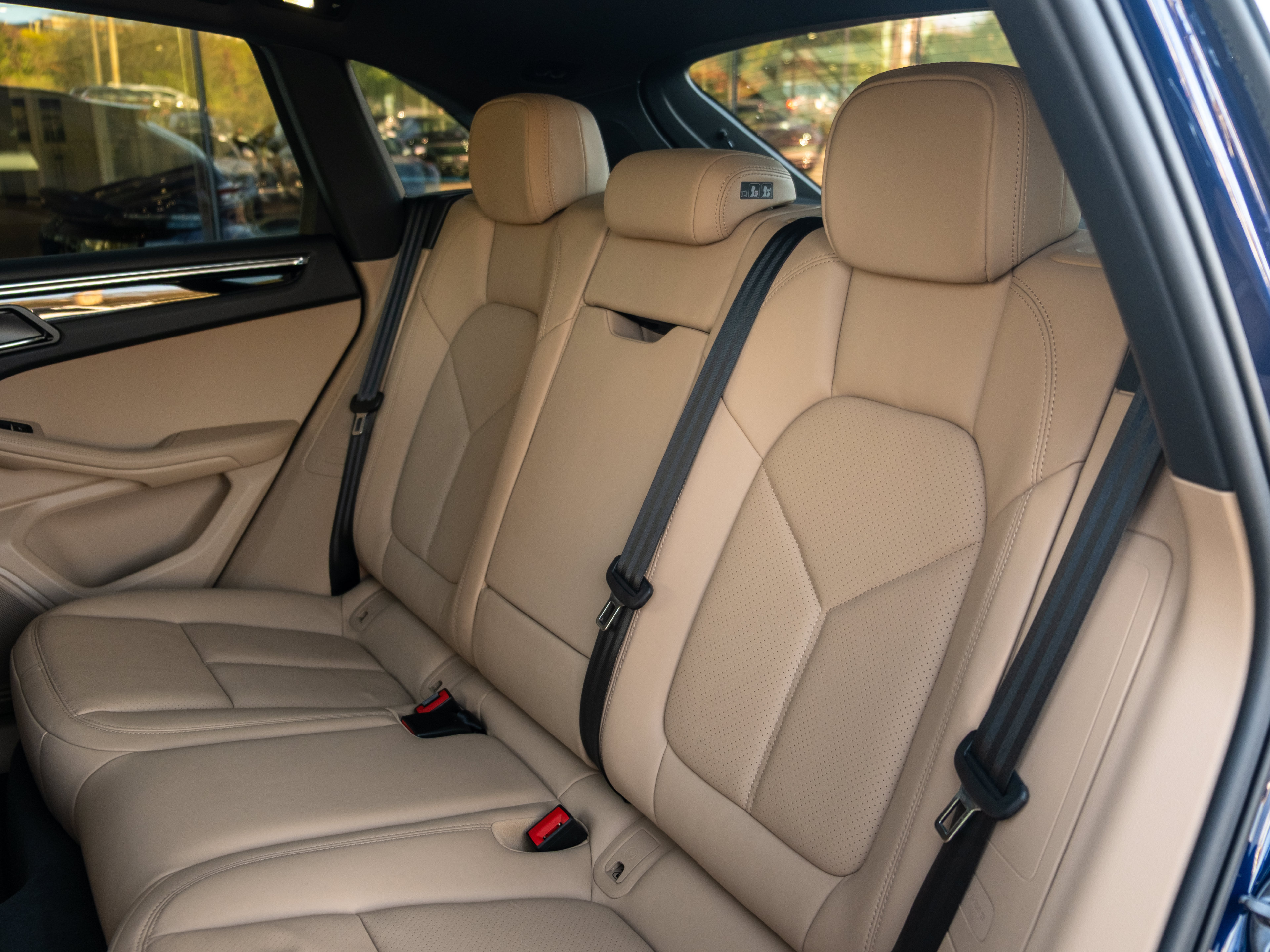Certified 2026 Porsche Macan AWD/4WD image 37