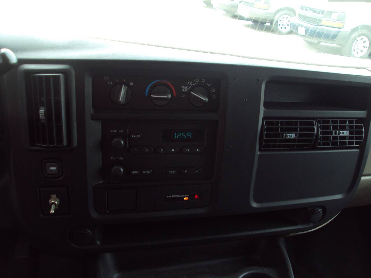 Used 2007 Chevrolet Express 1500 AWD image 21