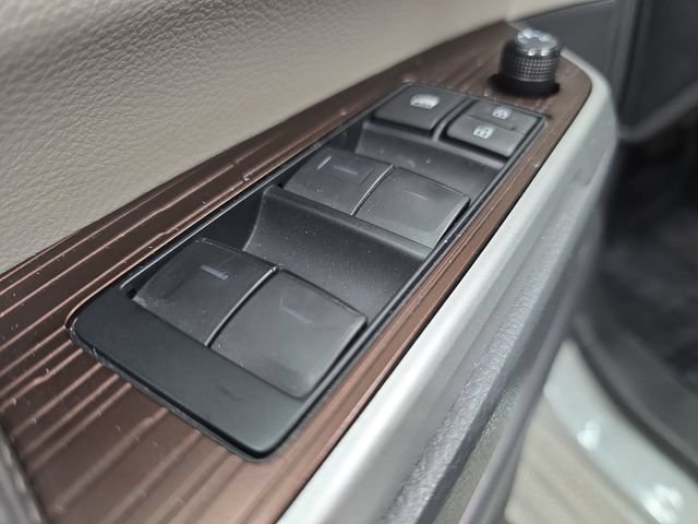 Certified 2024 Toyota Sienna XLE FWD image 23