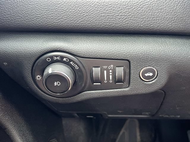 Used 2015 Chrysler 200 S w/ Comfort Group FWD image 28